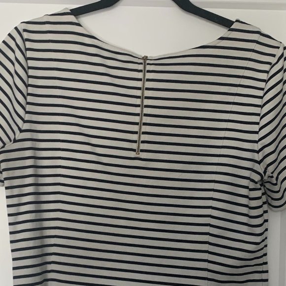 Banana Republic B&W Striped T-Shirt 10P - Picture 3 of 3